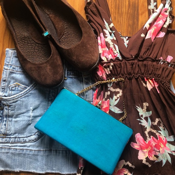 Lucy Love Hibiscus Flower Handkerchief V-Neck Tank (XS) - Picture 3 of 5